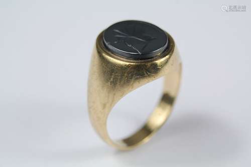 A Gentleman's 9ct Gold Signet Ring, size U, approx 8