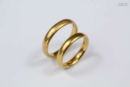 A Set of 22ct Wedding Bands, size S and L, approx 11