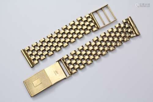 A Gentleman's 9ct Gold Wrist Watch Bracelet, with engine-turned clasp, mm JAM, approx 24 gms