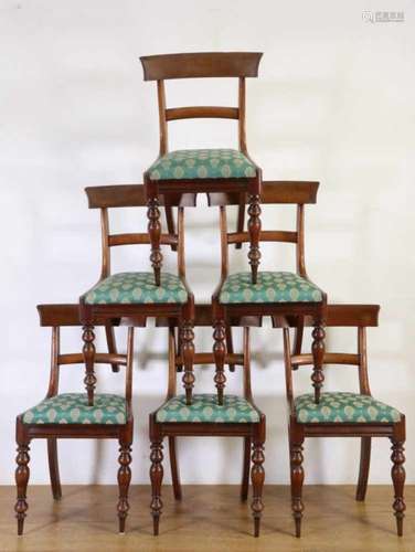 Engeland, set van zes mahoniehouten eetkamerstoelen, 19e eeuw,met groene stoffering; 6200