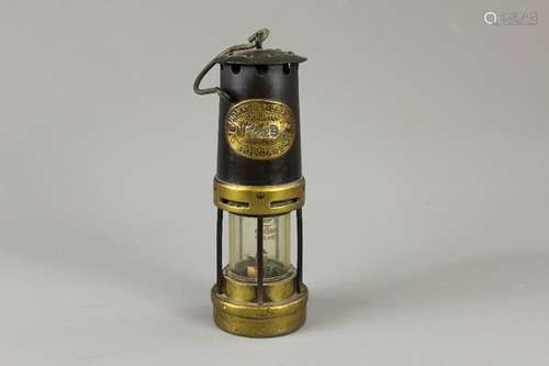 Thomas & Williams Ltd Miner's Lamp; Cambrian Makers, Aberdare, the lamp Nr 1725 Nr 1, approx 24 x 8