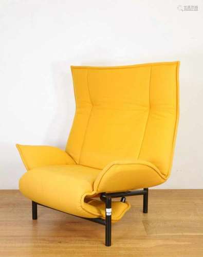 Vico Magistretti, zwarte buizen uitklapbare lounge fauteuil, model 'Veranda' voor Cassina,met gele