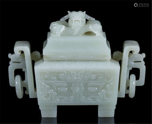 CHINESE CELADON JADE FOUR FEET HNADLE DRAGON LIDDED SQURAE CENSER