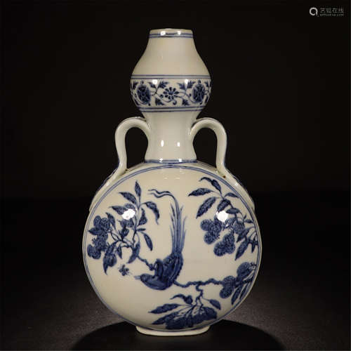 CHINESE PORCELAIN BLUE AND WHITE BIRD AND FLOWER MOONFLASK VASE