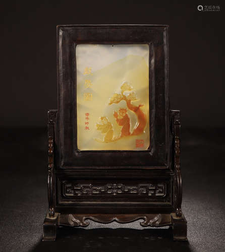 CHINESE AGATE PLAQUE OF BOY PLAYING ROSEWOOD TABLE SCREEN