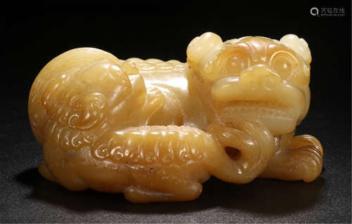 CHINESE YELLOW JADE LION TABLE ITEM