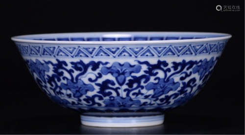 CHINESE PORCELAIN BLUE AND WHITE FLOWER BOWL