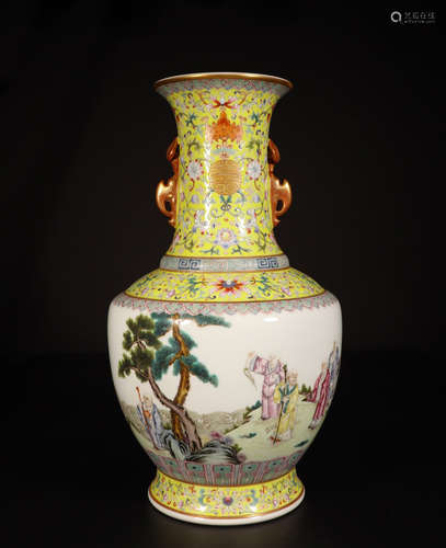 CHINESE PORCELAIN FAMILLE ROSE FIGURES VASE