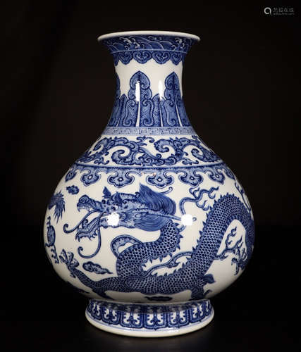 CHINESE PORCELAIN BLUE AND WHITE DRAGON YUHUCHUN VASE