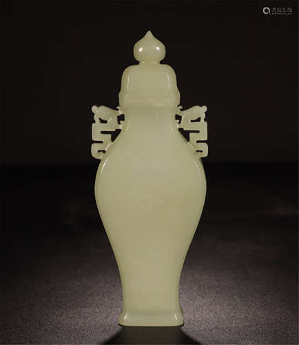 CHINESE YELLOW JADE LIDDED SQUARE VASE