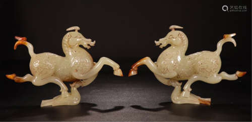 PAIR OF CHINESE NEPHRITE JADE HORSE TABLE ITEM