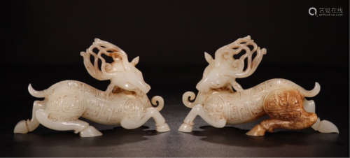 PAIR OF CHINESE NEPHRITE JADE DEER TABLE ITEM