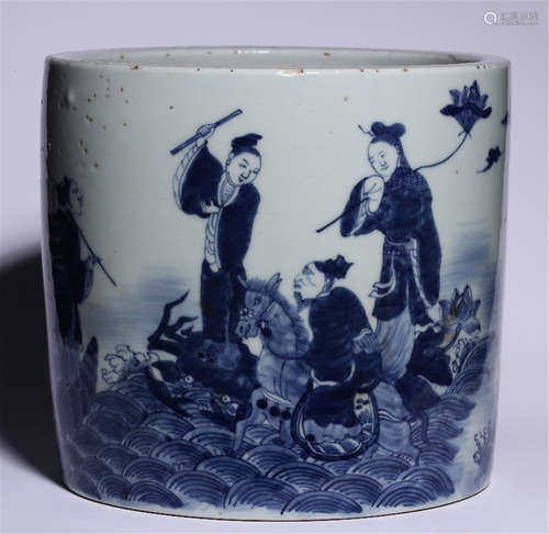 CHINESE PORCELAIN BLUE AND WHITE FIGURES BRUSH POT