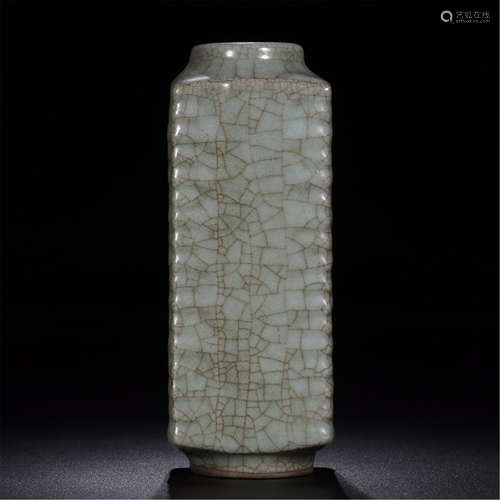 CHINESE PORCELAIN CRACKED GLAZE CONG SQUARE VASE