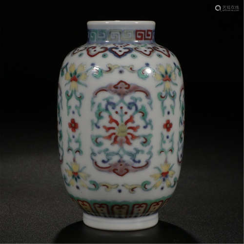 CHINESE PORCELAIN DOUCAI FLOEWR VASE