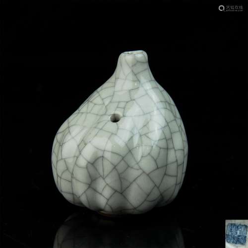 A Chinese Ge-Type Glazed Porcelain Water Drop