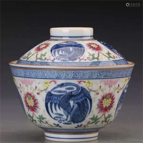 A Chinese Famille-Rose Porcelain Tea Bowl with Cover