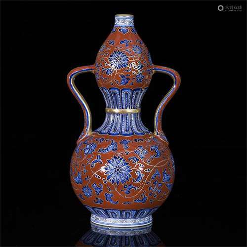 A Chinese Red Ground Blue and White Porcelain Double Gourd Vase