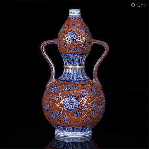 A Chinese Red Ground Blue and White Porcelain Double Gourd Vase