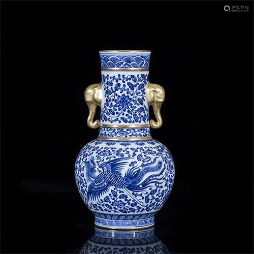 A Chinese Blue and White Porcelain Vase