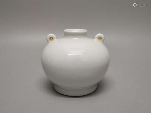 A Chinese White Glazed Porcelain Jar