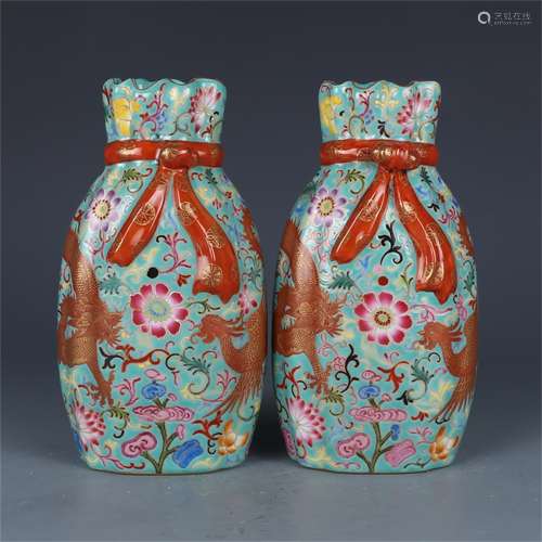 A Pair of Chinese Enamel Glazed Porcelain Vases