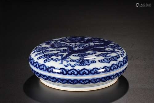 A Chinese Blue and White Porcelain Round Box with Cover