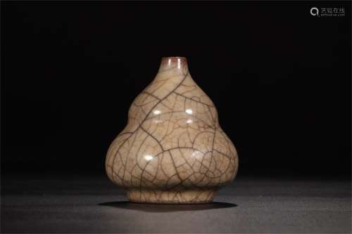 A Chinese Ge-Type Glazed Porcelain Double Gourd Vase