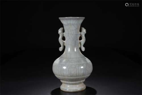 A Chinese Ge-Type Glazed Porcelain Vase