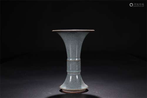 A Chinese Guan-Type Glazed Porcelain Vase