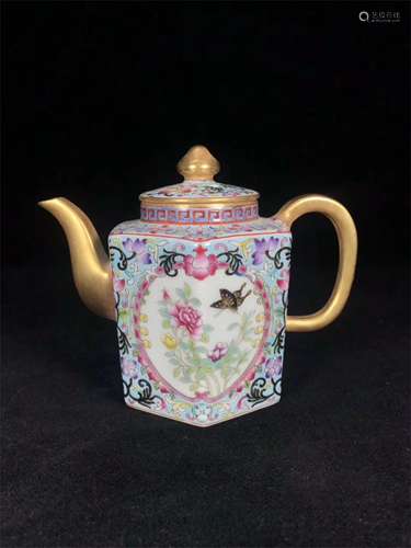 A Chinese Famille-Rose Porcelain Tea Pot