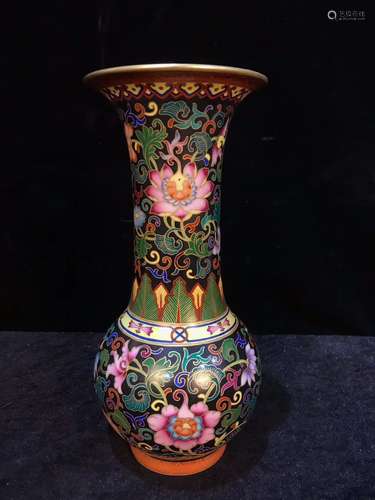 A Chinese Famille-Rose Porcelain Vase