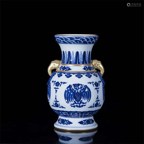 A Chinese Blue and White Porcelain Vase