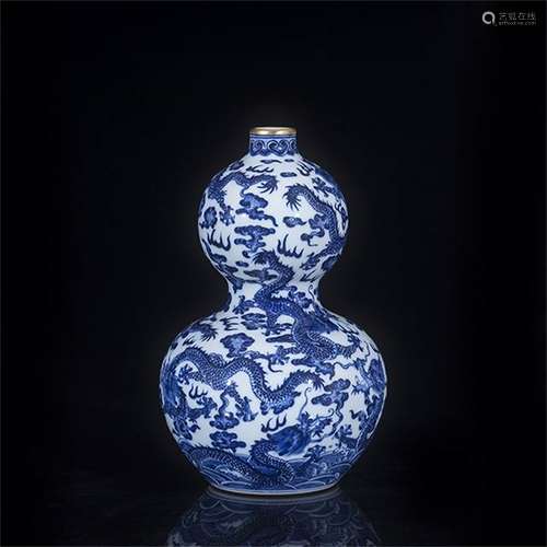 A Chinese Blue and White Porcelain Double Gourd Vase