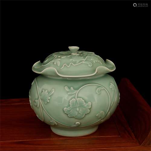 A Chinese Celadon Glazed Porcelain Jar with Cover