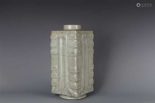 A Chinese Ge-Type Glazed Porcelain Square Vase