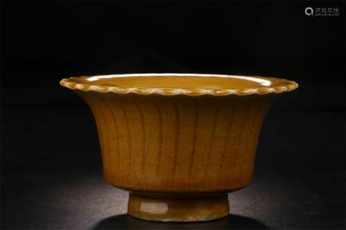 A Chinese Ge-Type Glazed Porcelain Bowl