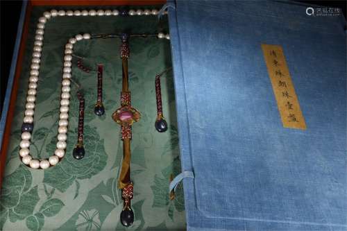A Chinese Carved Pearl Chaozhu