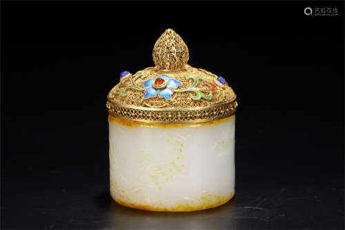 A Chinese Carved Jade Ring Case with Gilt Bronze Inlaid