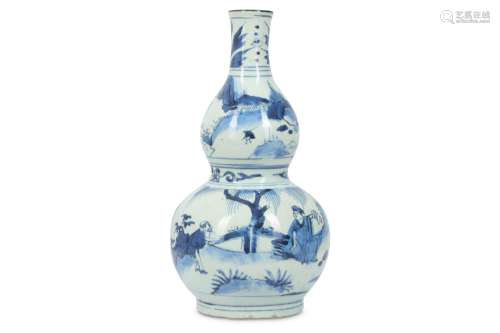 A CHINESE BLUE AND WHITE DOUBLE GOURD VASE.