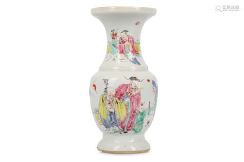 A CHINESE FAMILLE ROSE ‘IMMORTALS’ BALUSTER VASE.