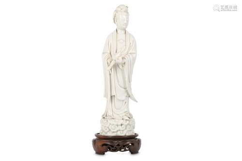 A CHINESE BLANC DE CHINE FIGURE OF GUANYIN.