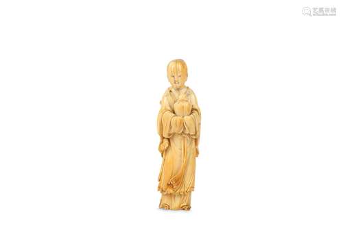 A CHINESE IVORY CARVING OF A BOY.