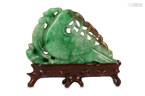 A CHINESE APPLE-GREEN JADEITE ‘BIRD’ CARVING.