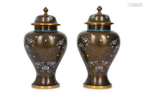 A PAIR OF CHINESE CLOISONNÉ VASES AND COVERS.