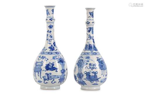 A NEAR-PAIR OF CHINESE BLUE AND WHITE ‘HUNDRED ANTIQUES’ VASES.