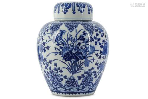 A CHINESE BLUE AND WHITE ‘FLOWERS’ JAR AND COVER.