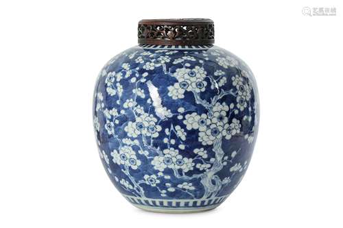 A CHINESE BLUE AND WHITE ‘PRUNUS’ JAR.