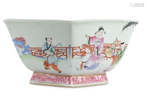 A CHINESE FAMILLE ROSE HEXAGONAL BOWL.