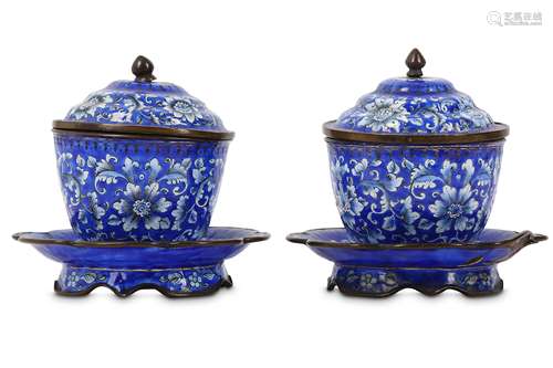 A PAIR OF CHINESE CANTON ENAMEL BLUE CUPS, SAUCERS AND COVERS.